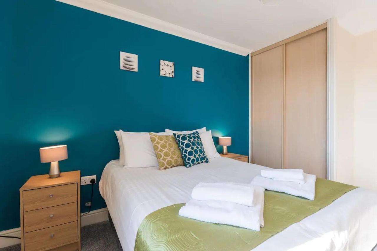 Godwin Court Apartments Свіндон Екстер'єр фото