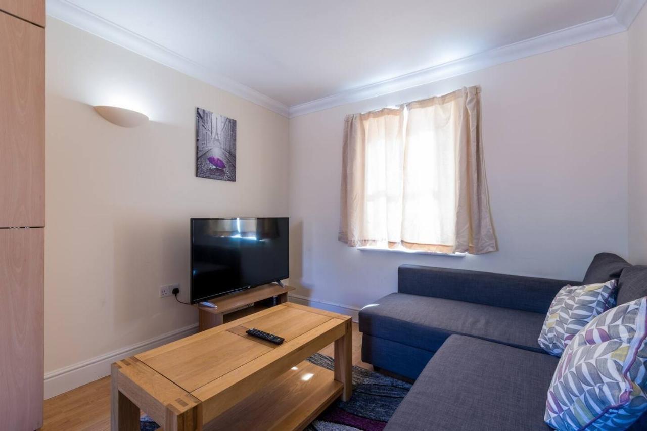 Godwin Court Apartments Свіндон Екстер'єр фото